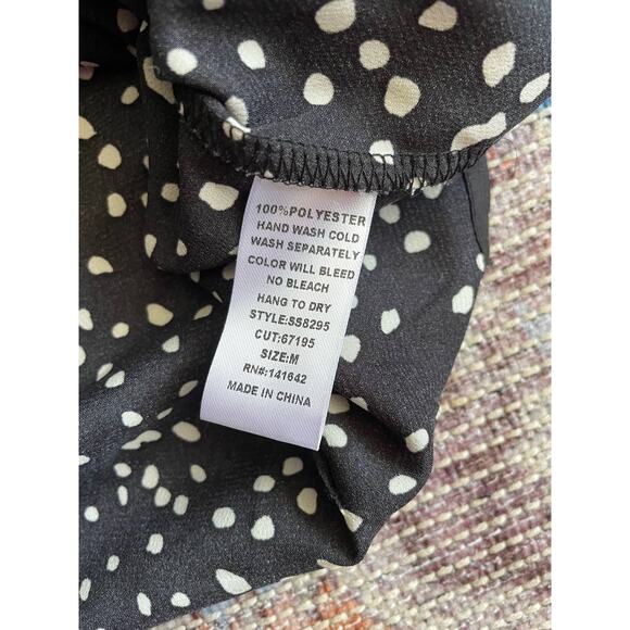 NWT She+Sky Black & White Print Long Sleeve Blouse Size Medium - Picture 5 of 5